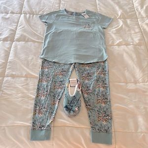 Vera Bradley short sleeve pajama set w/matching slippers in Sunlit Garden Sage